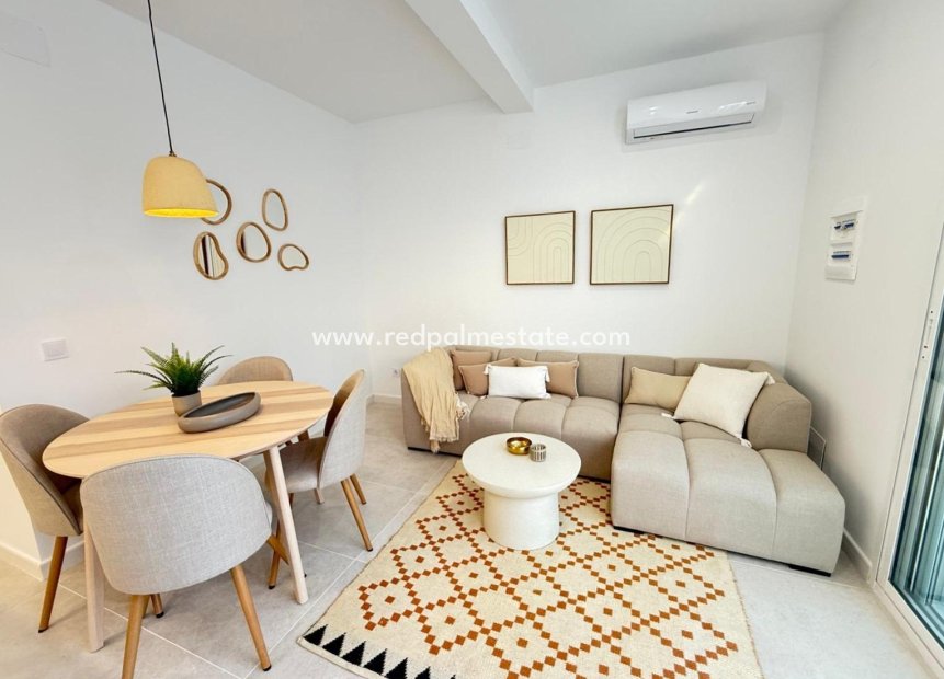 Resale - Villa -
Torrevieja - La Siesta - El Salado -  Torreta