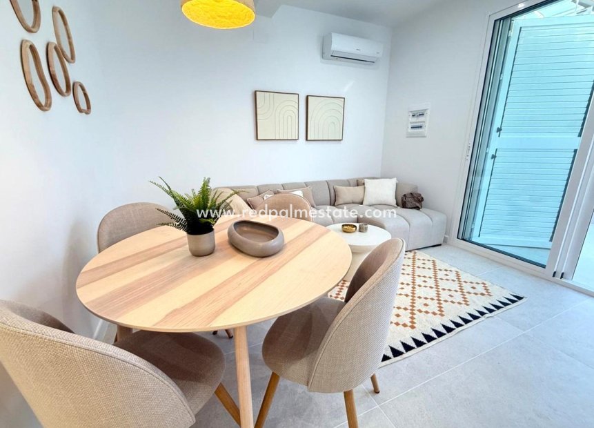 Resale - Villa -
Torrevieja - La Siesta - El Salado -  Torreta