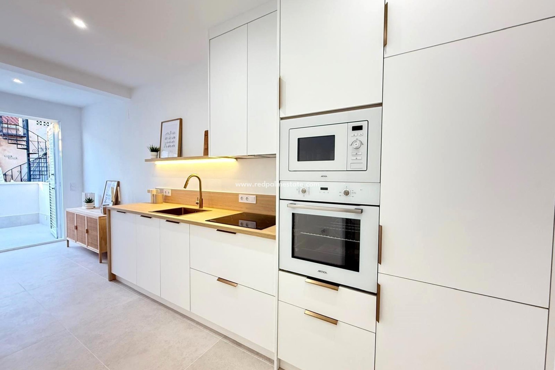 Resale - Villa -
Torrevieja - La Siesta - El Salado -  Torreta