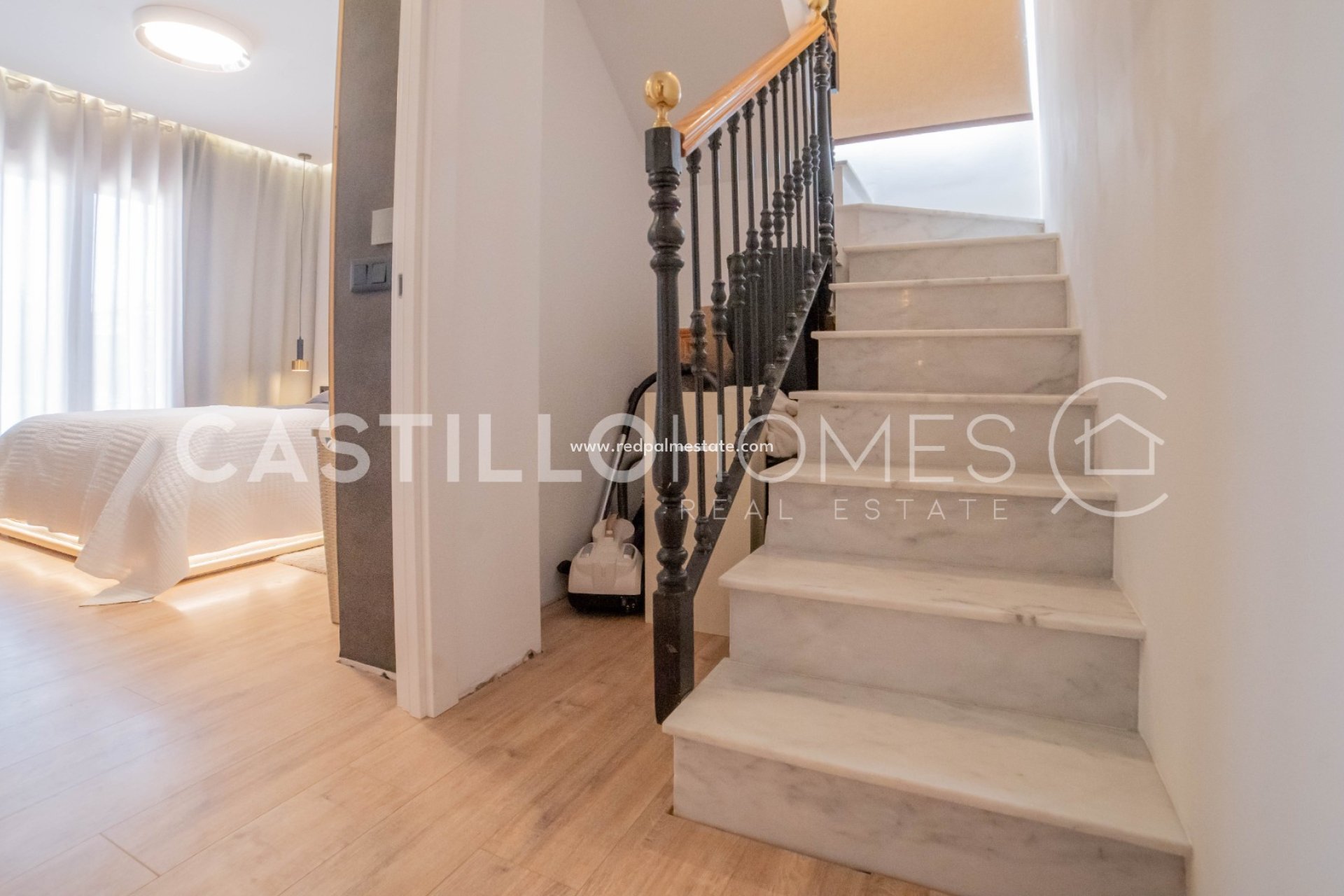 Resale - Villa -
Torrevieja - La Siesta - El Salado -  Torreta