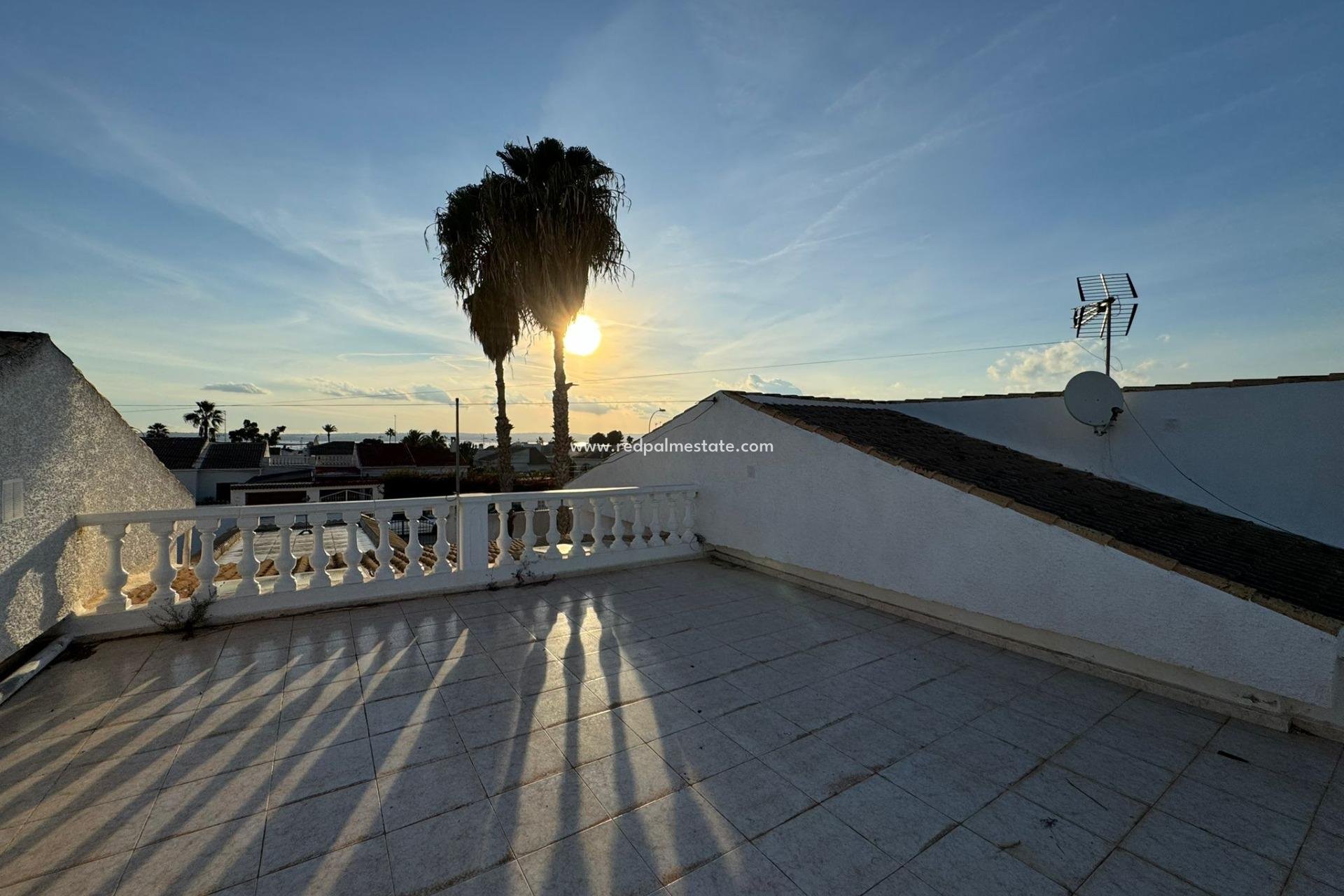 Resale - Villa -
Torrevieja - La Siesta - El Salado -  Torreta