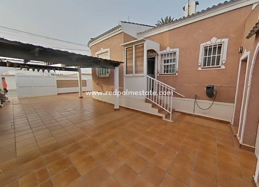 Resale - Villa -
Torrevieja - La Siesta - El Salado -  Torreta