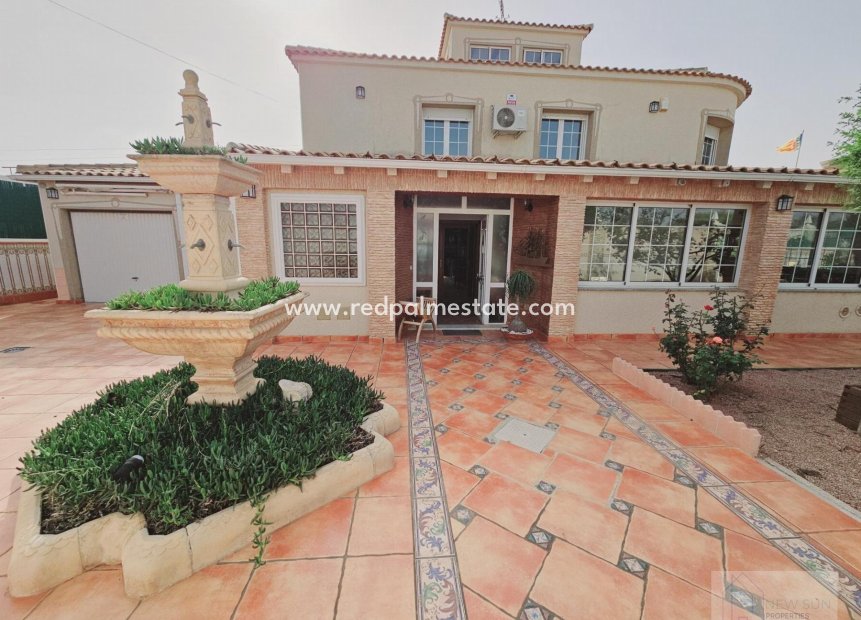 Resale - Villa -
Torrevieja - La Siesta - El Salado - Torreta