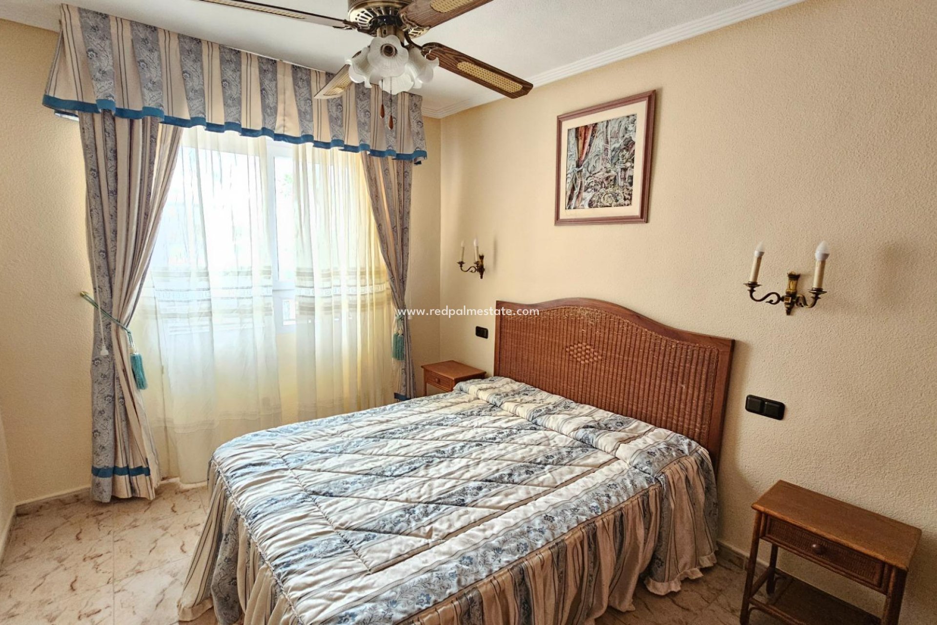 Resale - Villa -
Torrevieja - La Siesta - El Salado -  Torreta