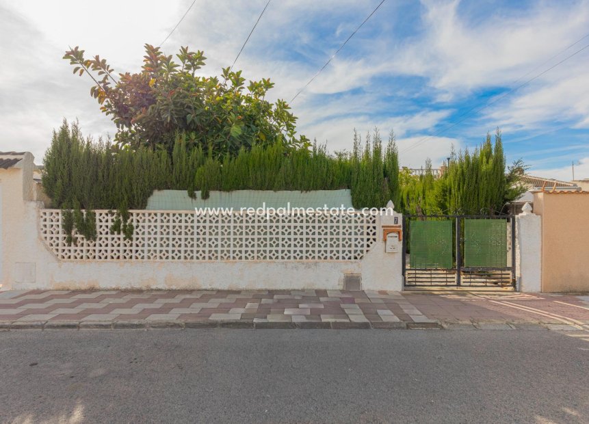 Resale - Villa -
Torrevieja - La Siesta - El Salado -  Torreta