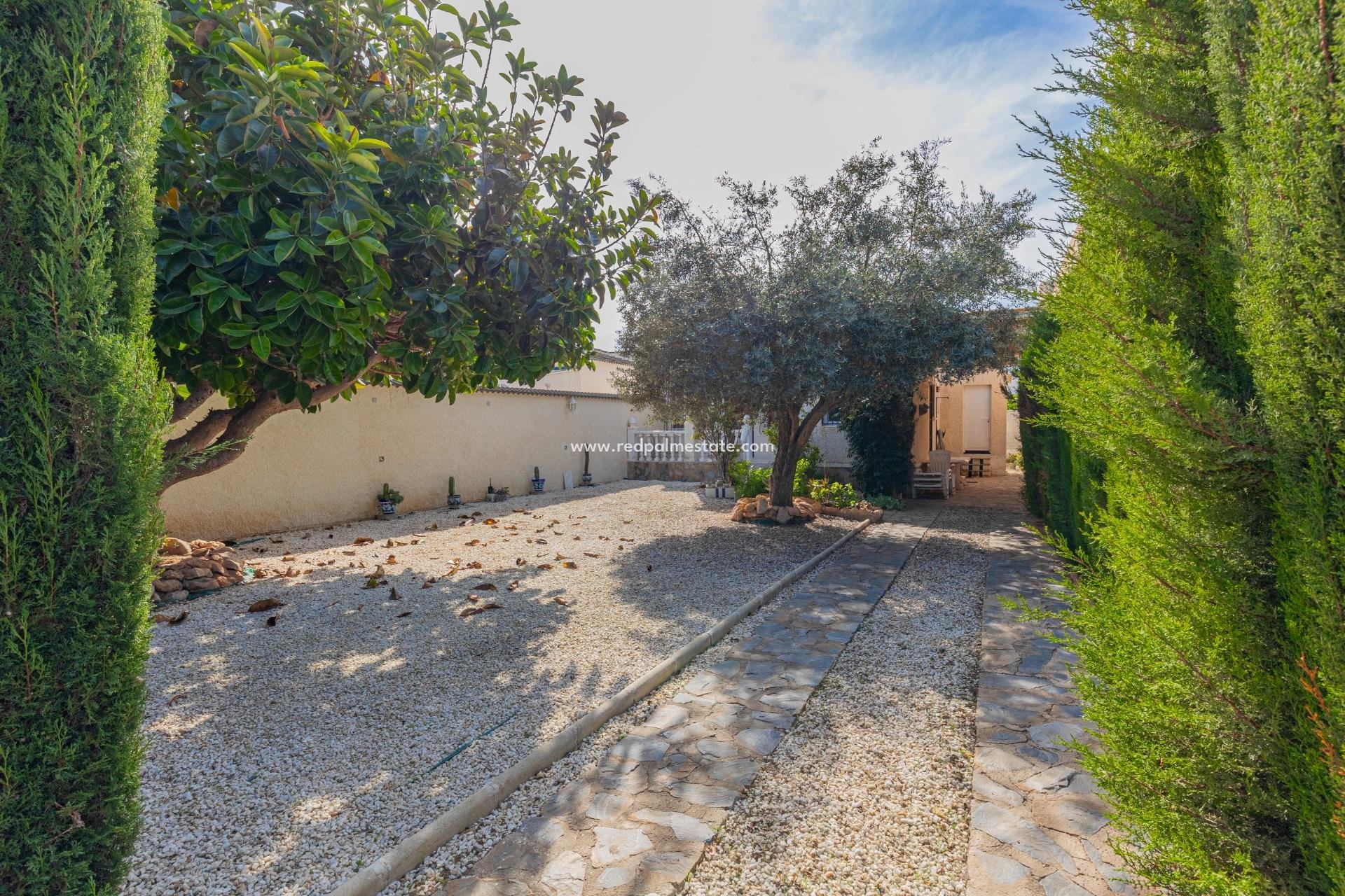 Resale - Villa -
Torrevieja - La Siesta - El Salado -  Torreta