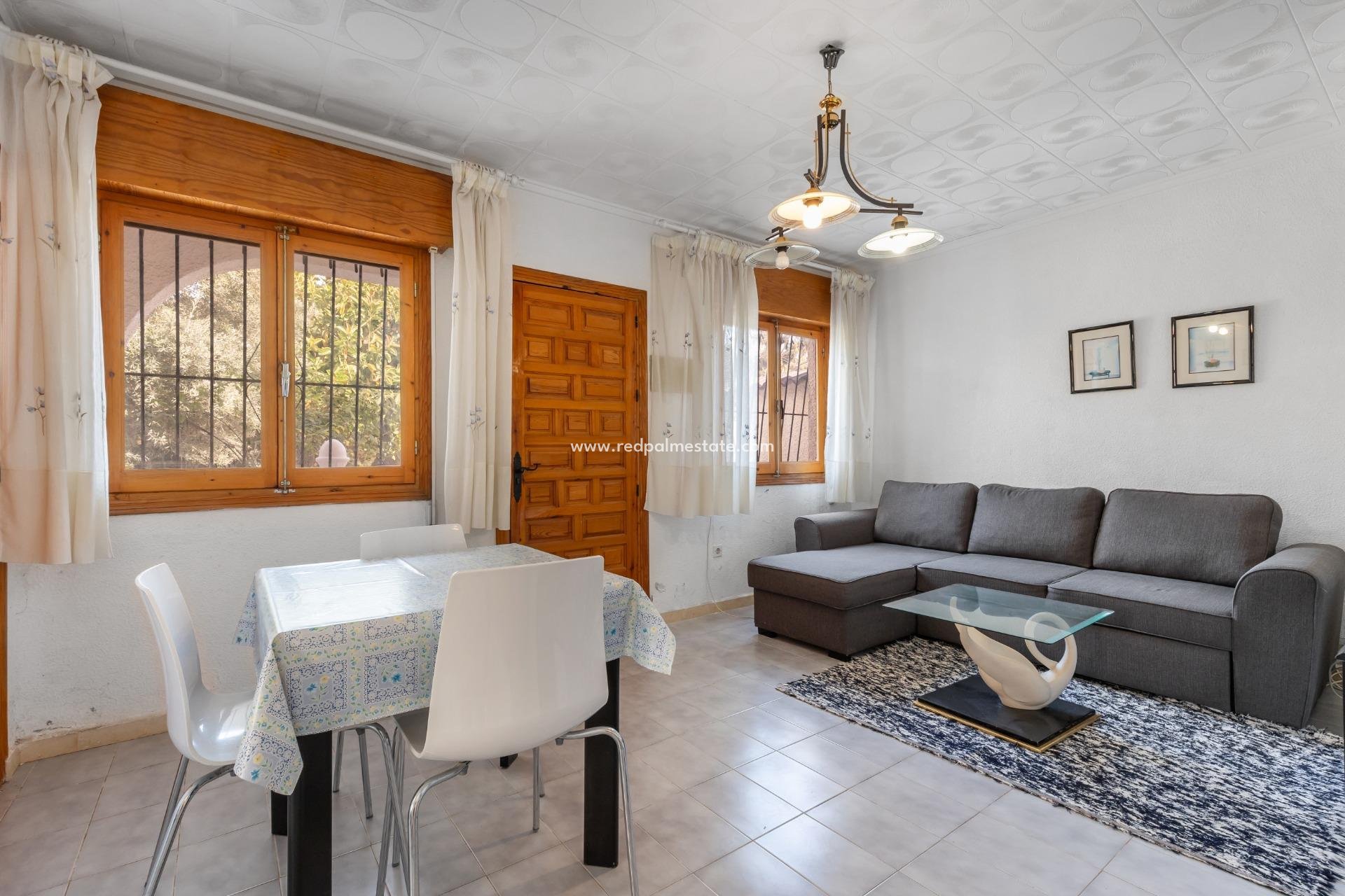 Resale - Villa -
Torrevieja - La Siesta - El Salado -  Torreta