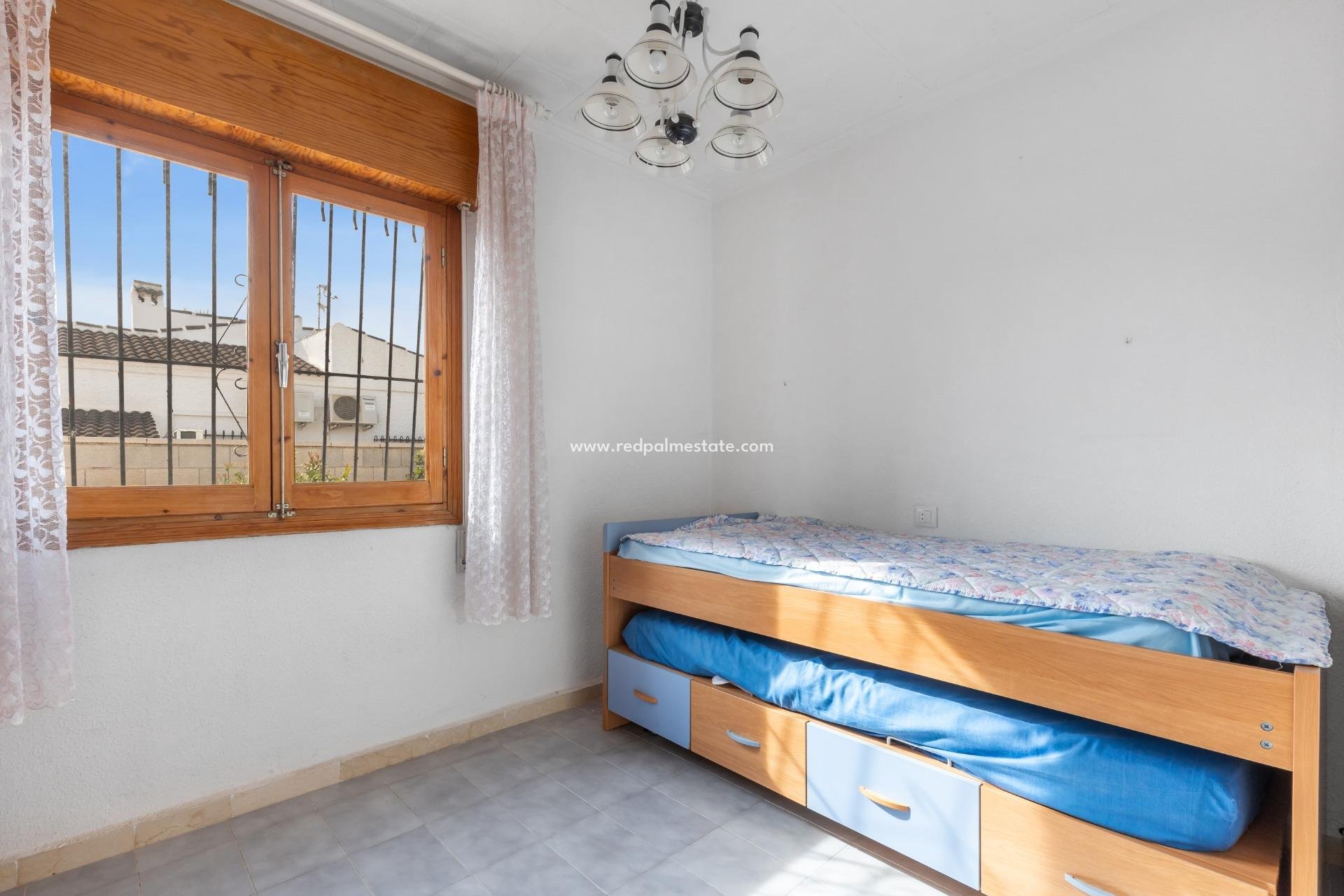 Resale - Villa -
Torrevieja - La Siesta - El Salado -  Torreta