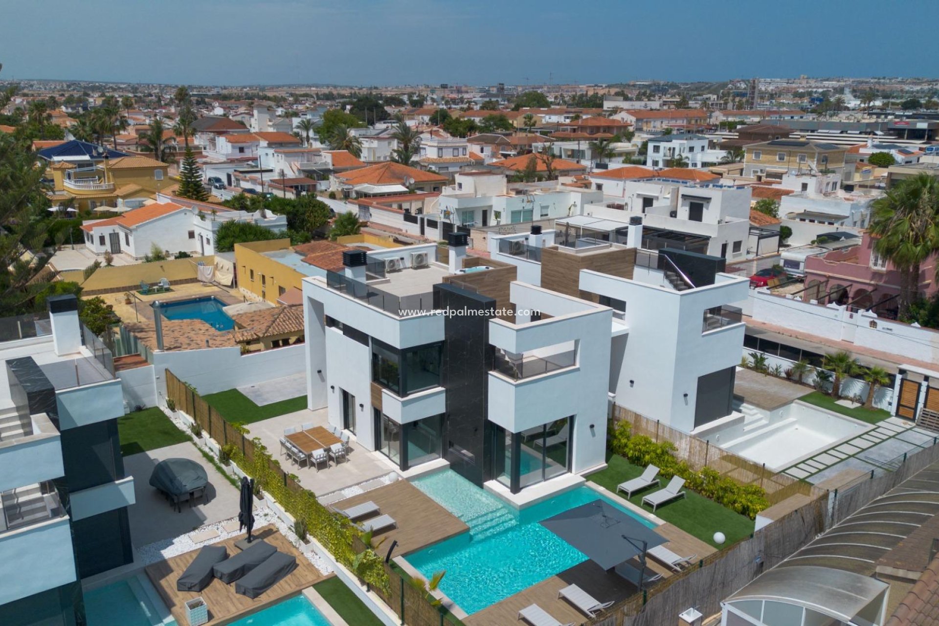 Resale - Villa -
Torrevieja - La Siesta - El Salado - Torreta