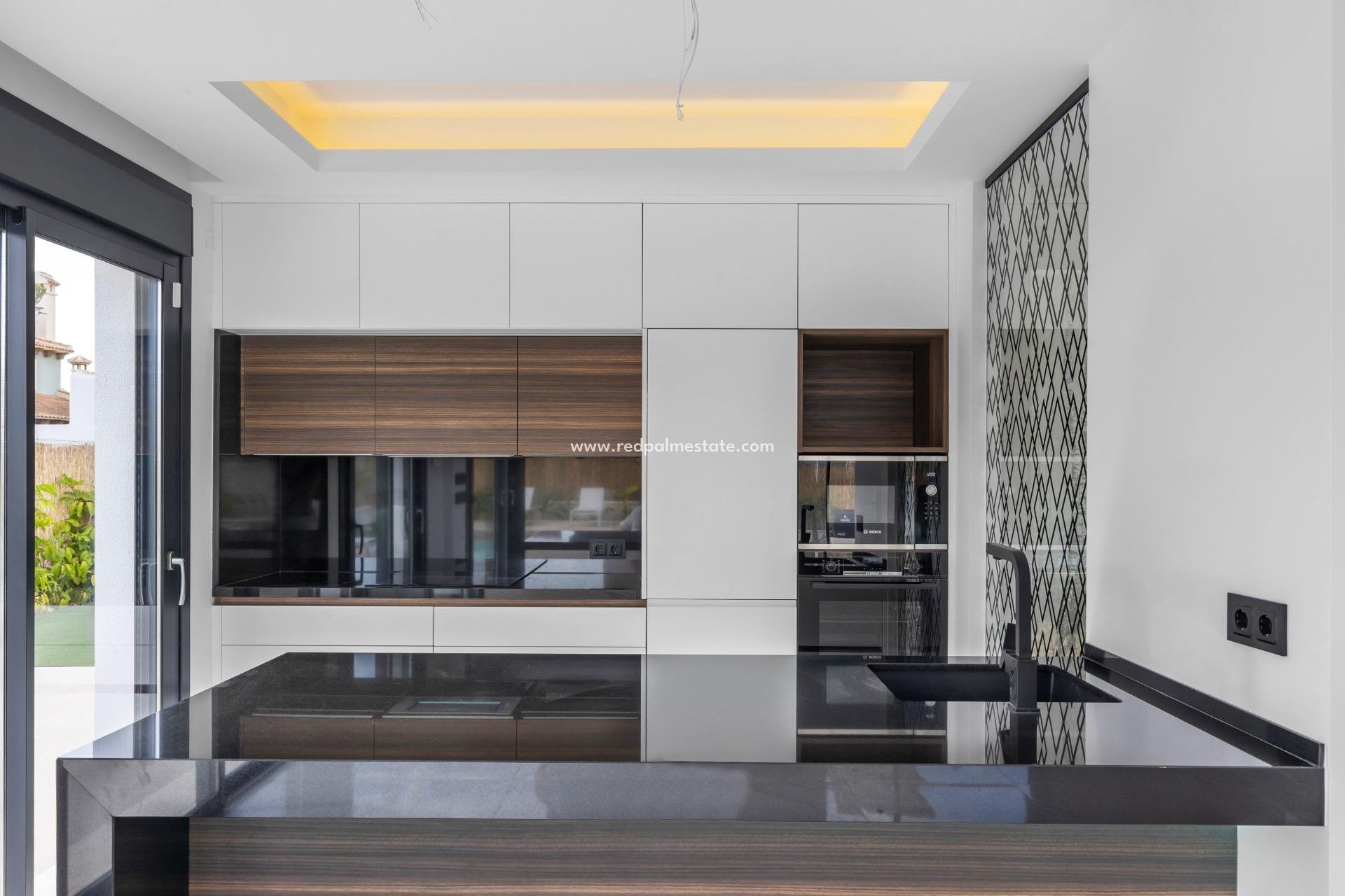 Resale - Villa -
Torrevieja - La Siesta - El Salado - Torreta