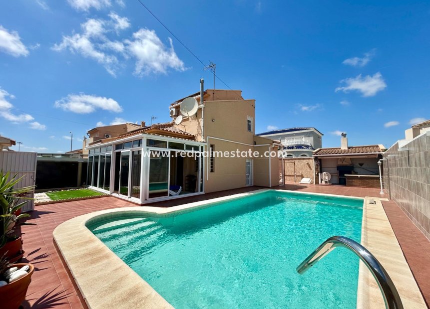 Resale - Villa -
Torrevieja - La Siesta - El Salado -  Torreta
