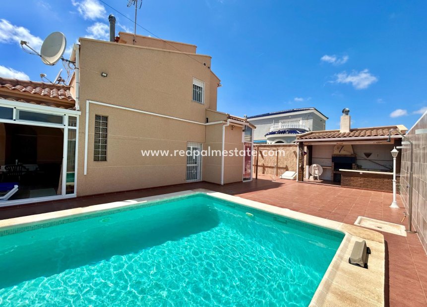 Resale - Villa -
Torrevieja - La Siesta - El Salado -  Torreta