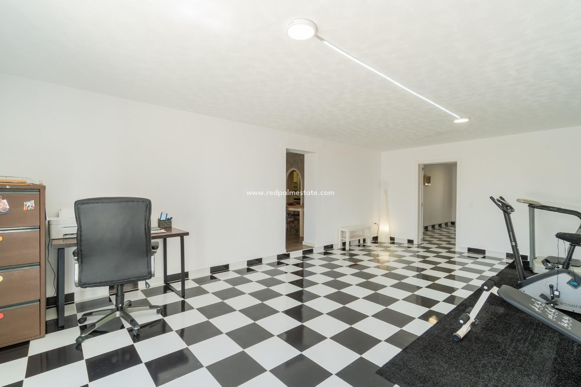Resale - Villa -
Torrevieja - La Siesta - El Salado - Torreta