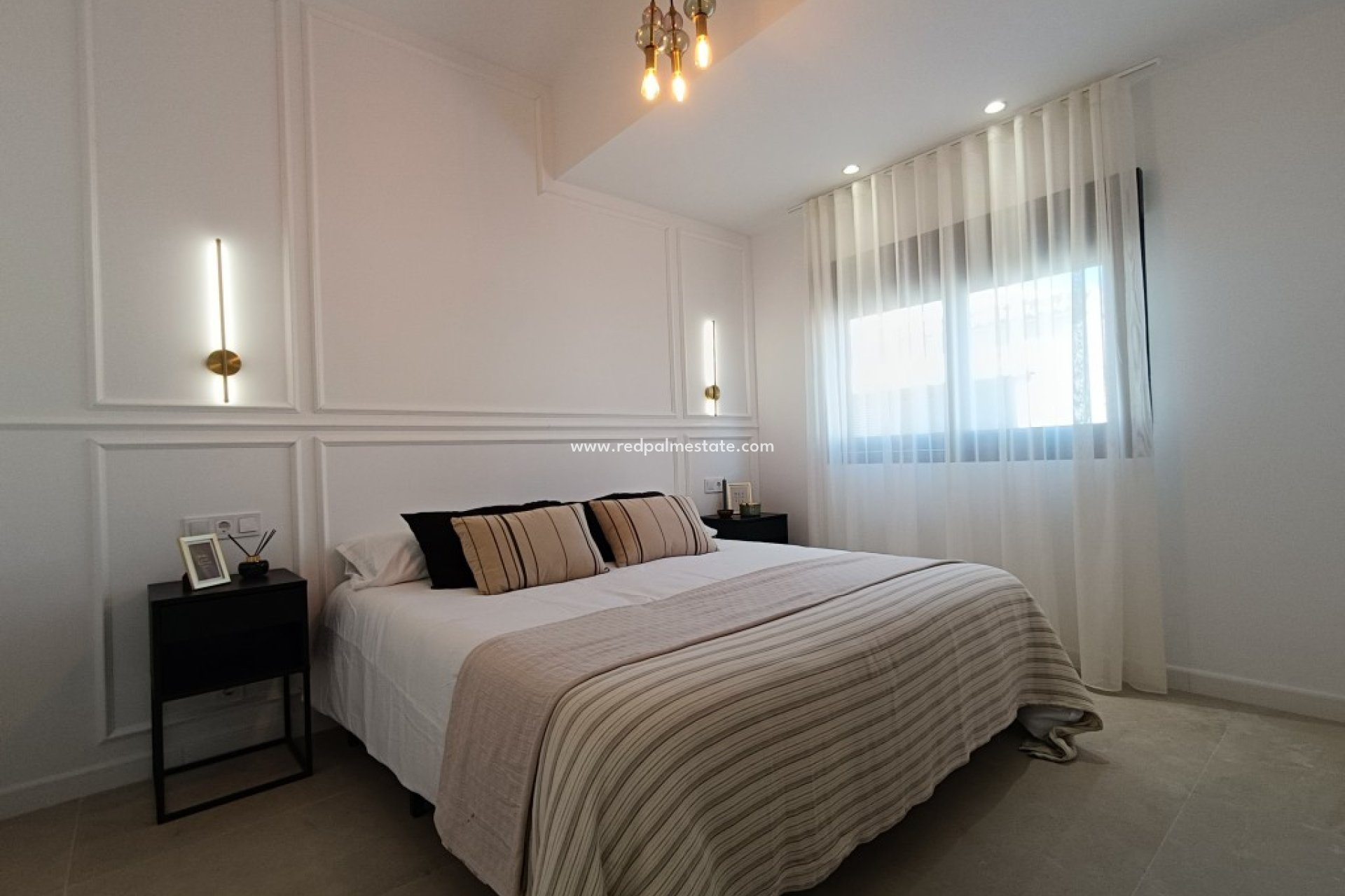 Resale - Villa -
Torrevieja - La Siesta - El Salado - Torreta