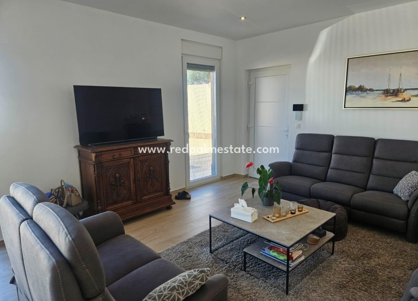 Resale - Villa -
Torrevieja - La Siesta - El Salado - Torreta