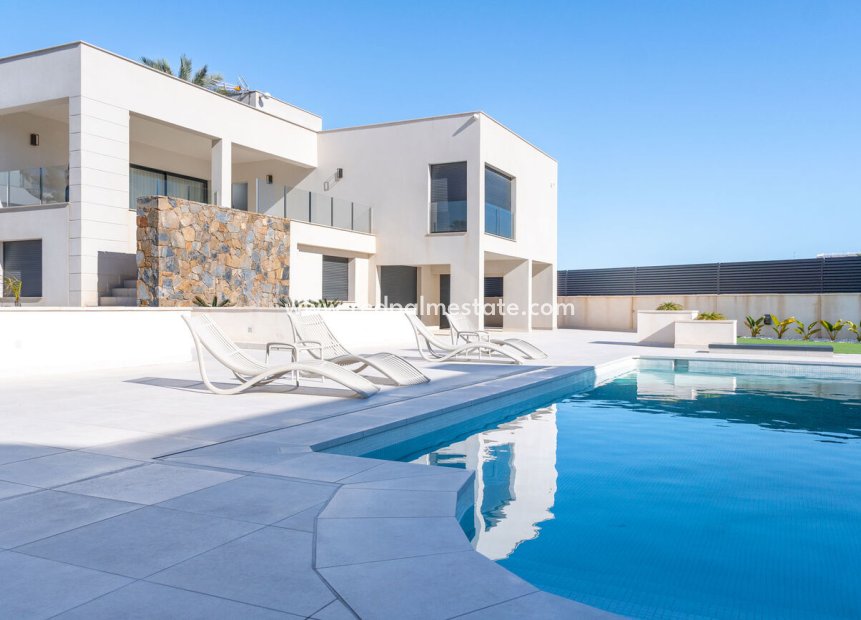 Resale - Villa -
Torrevieja - La Valeta