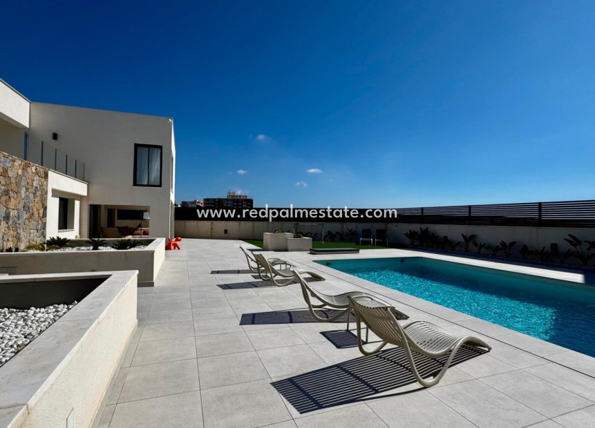 Resale - Villa -
Torrevieja - La Veleta