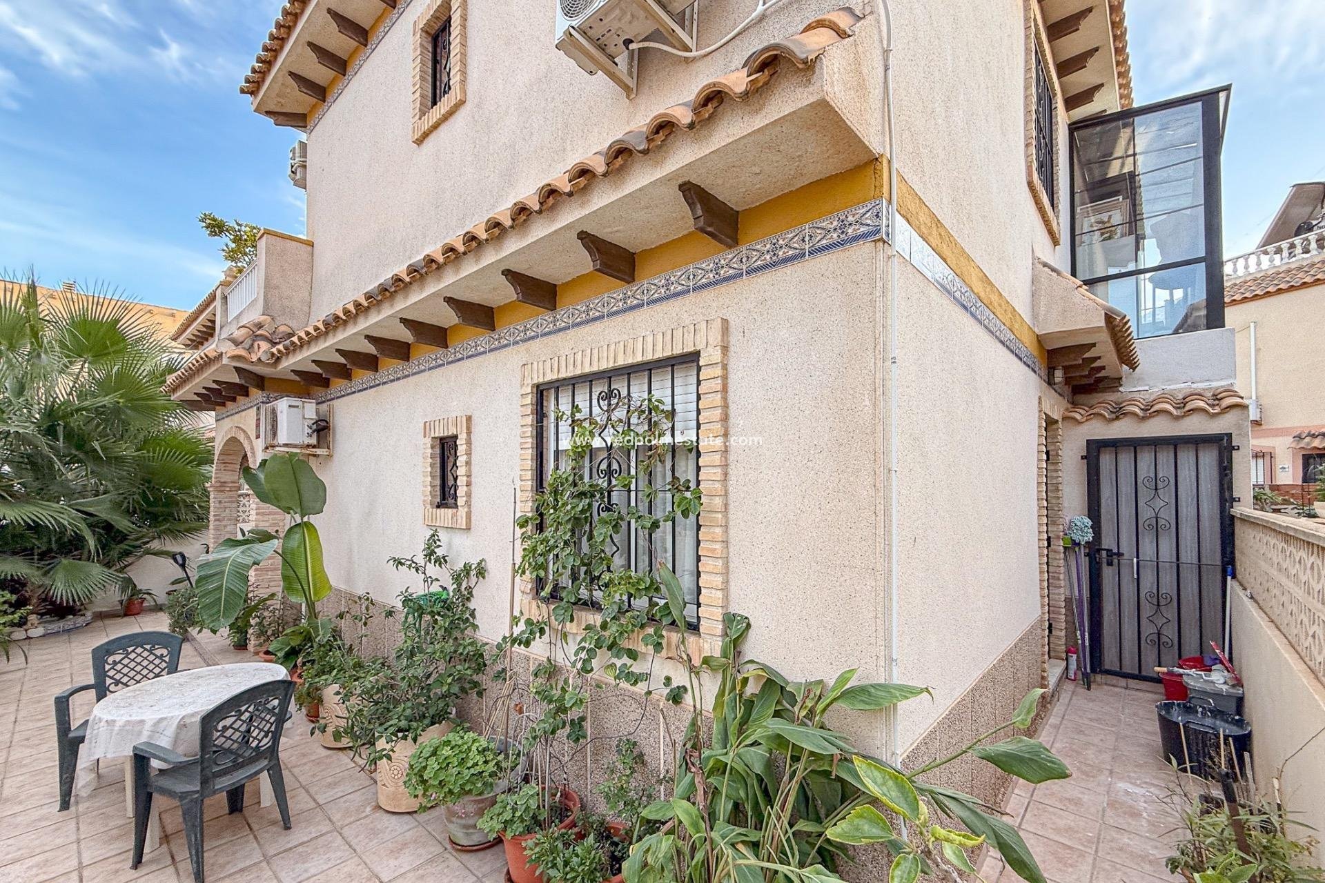 Resale - Villa -
Torrevieja - Las calas