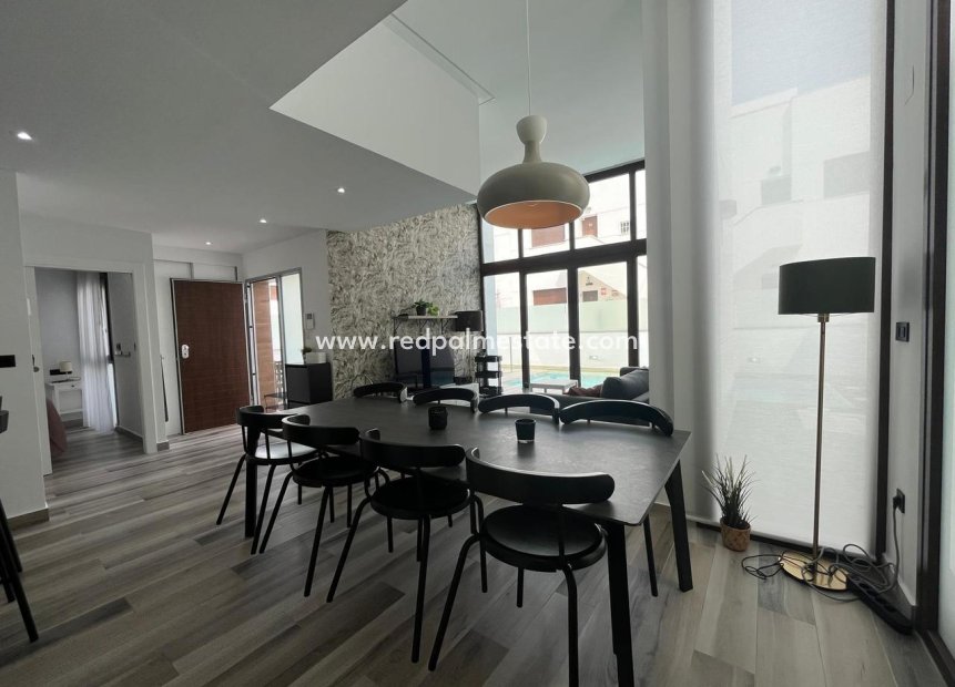 Resale - Villa -
Torrevieja - Los Altos