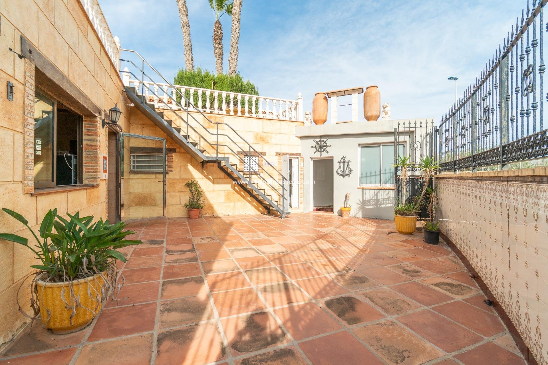 Resale - Villa -
Torrevieja - Los Altos