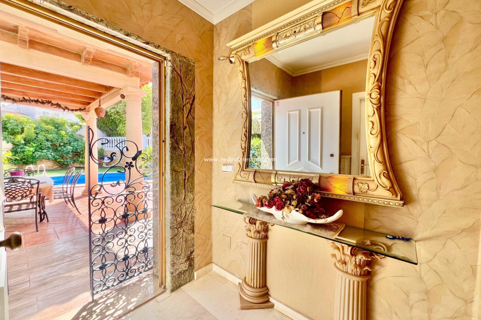 Resale - Villa -
Torrevieja - Los balcones