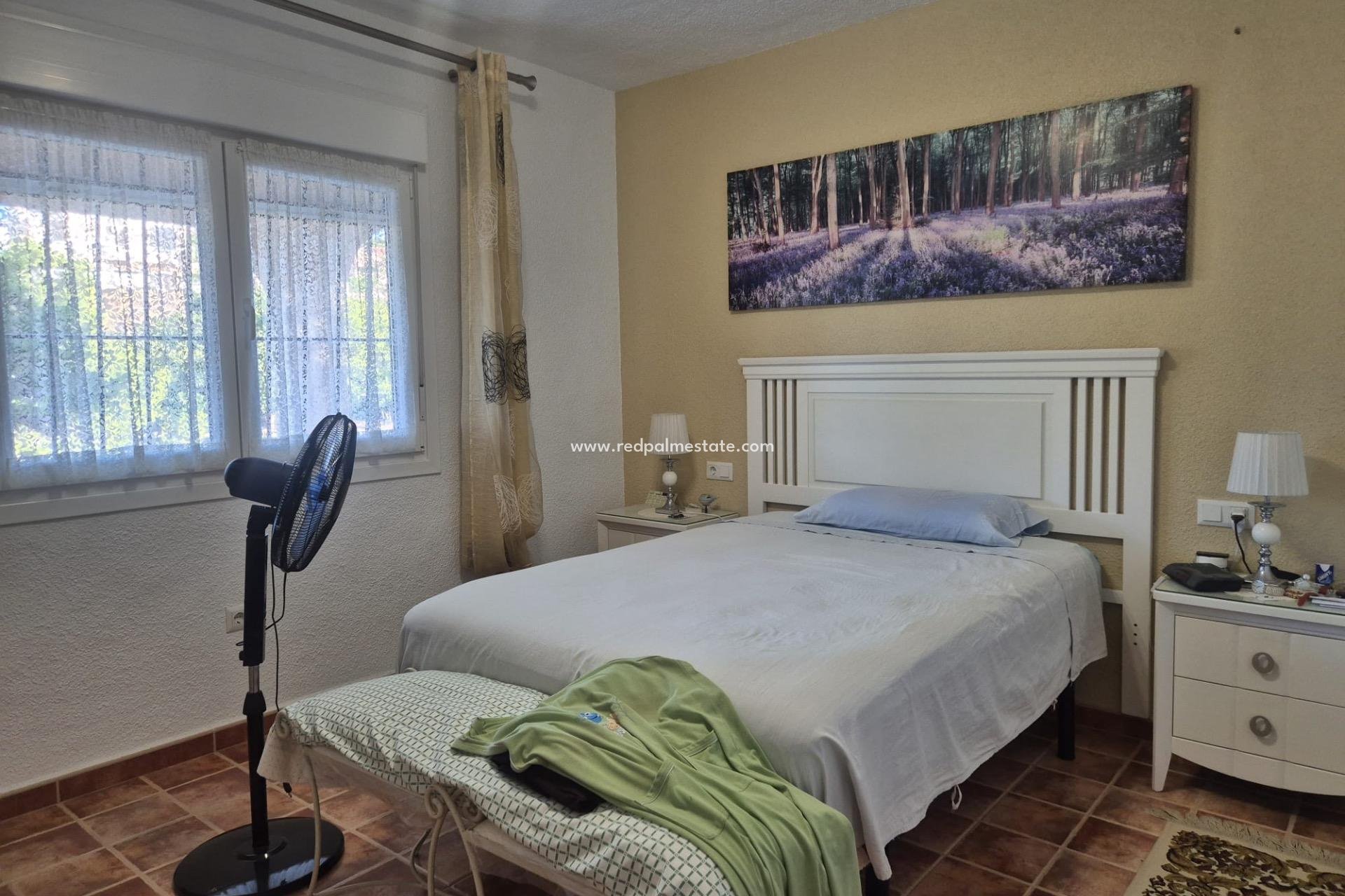 Resale - Villa -
Torrevieja - Los balcones
