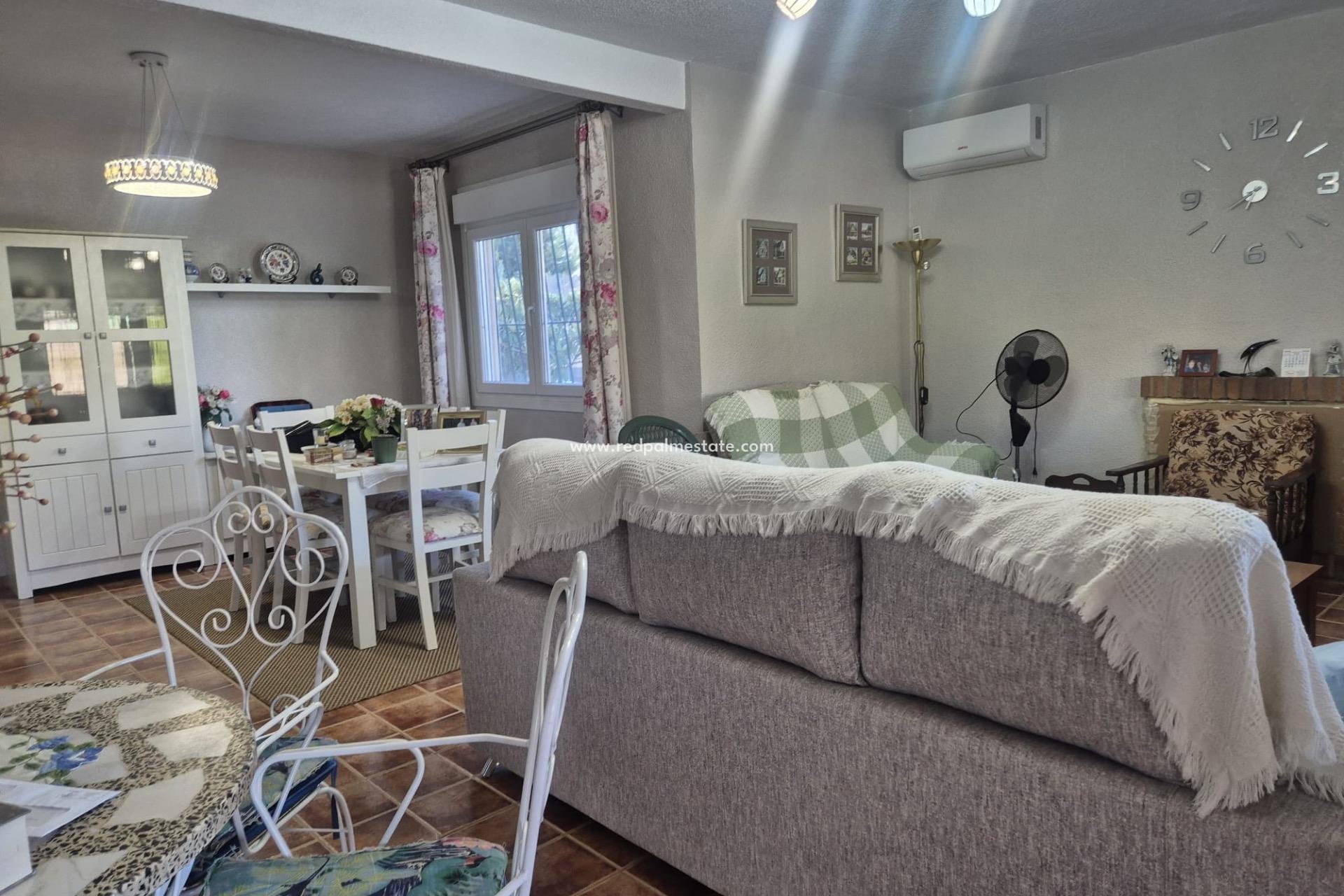 Resale - Villa -
Torrevieja - Los balcones