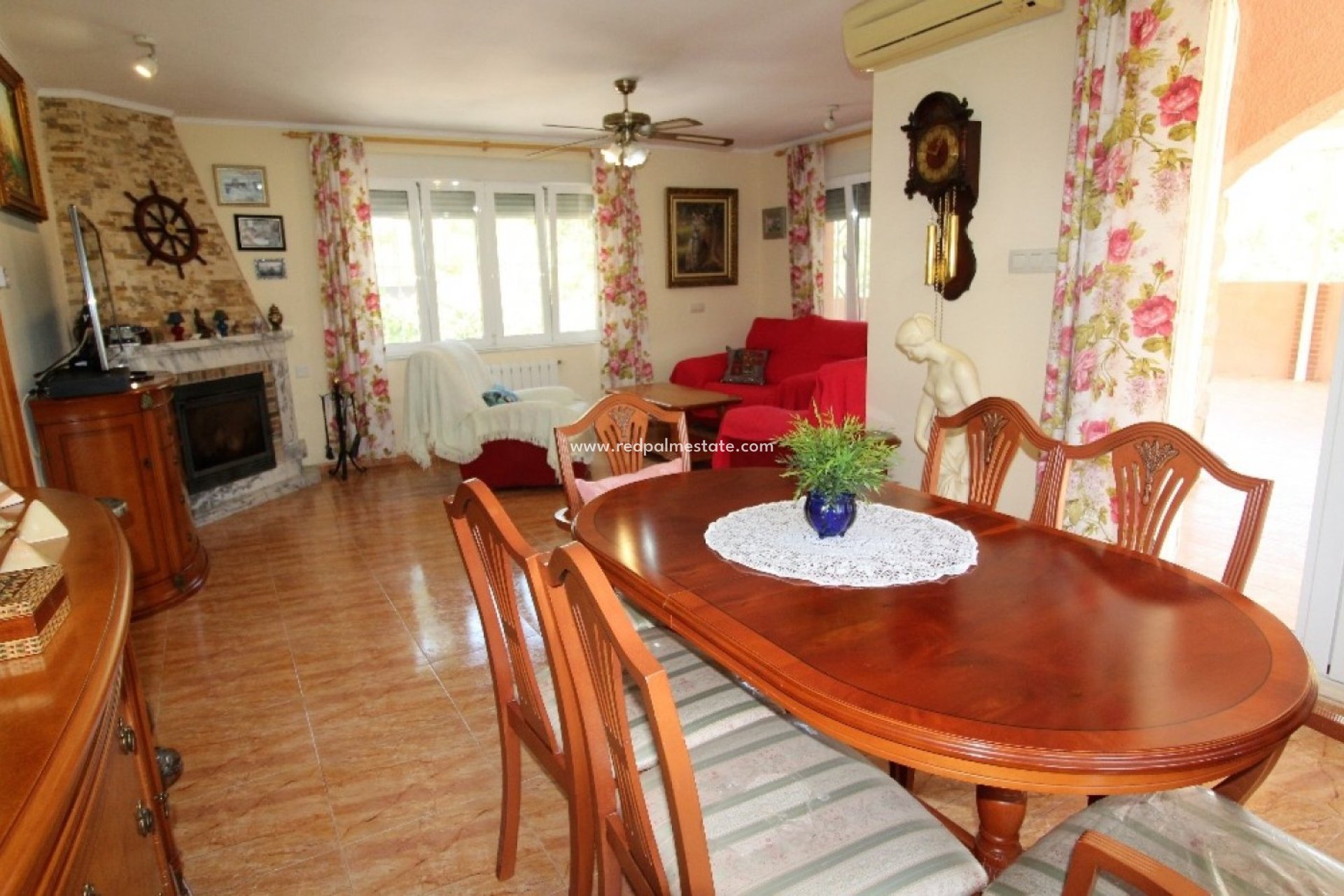 Resale - Villa -
Torrevieja - Los Balcones