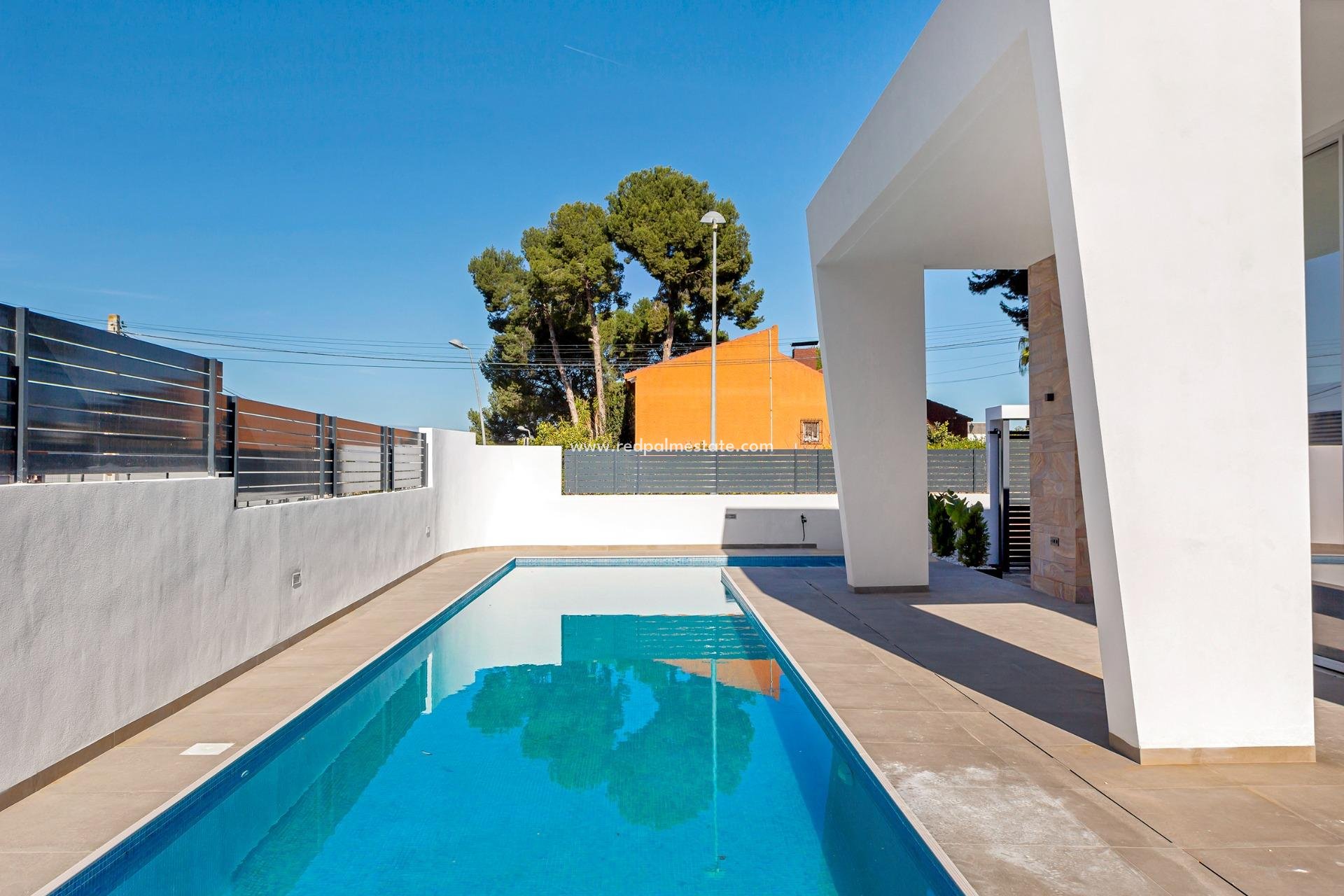 Resale - Villa -
Torrevieja - Los balcones