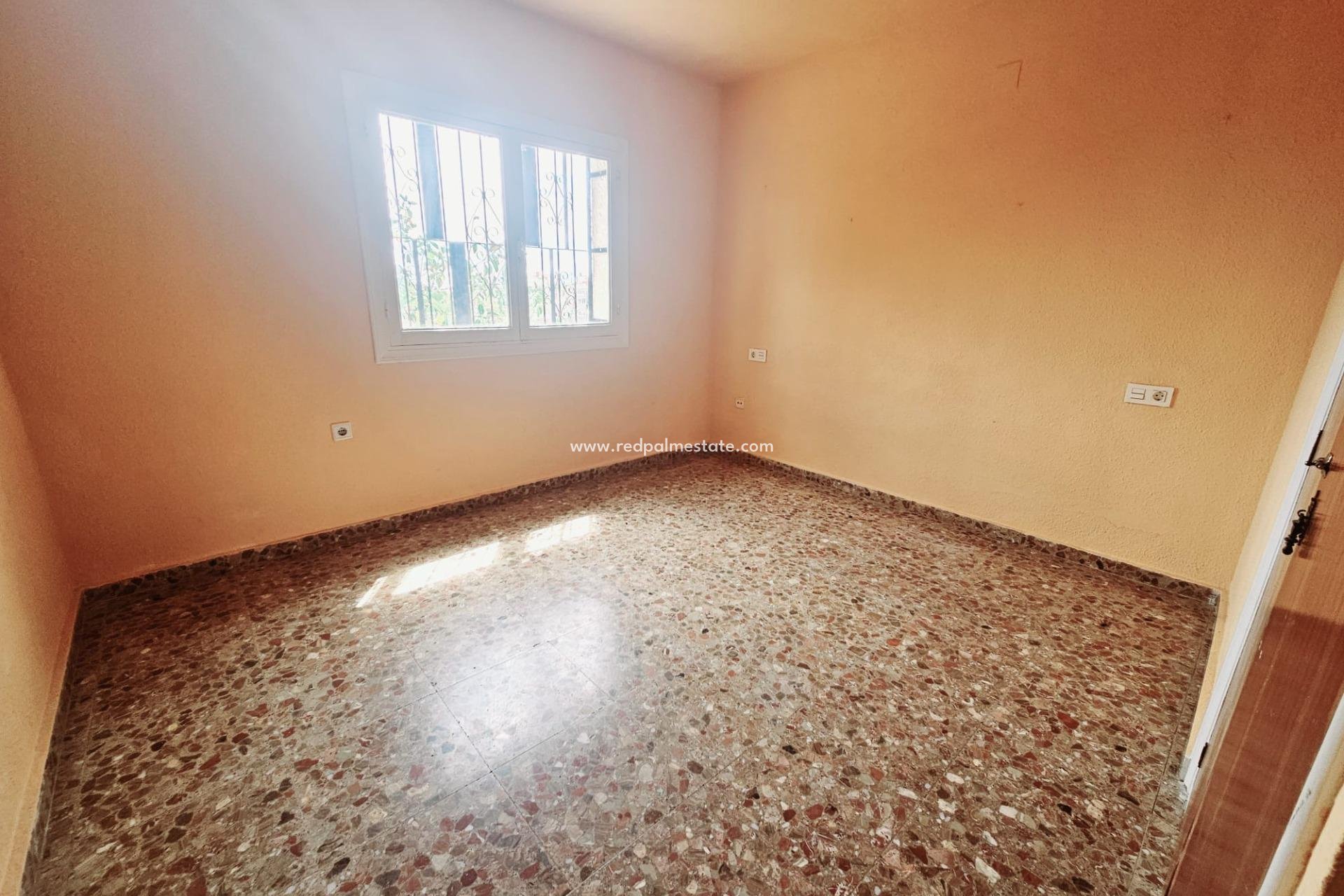 Resale - Villa -
Torrevieja - Los balcones