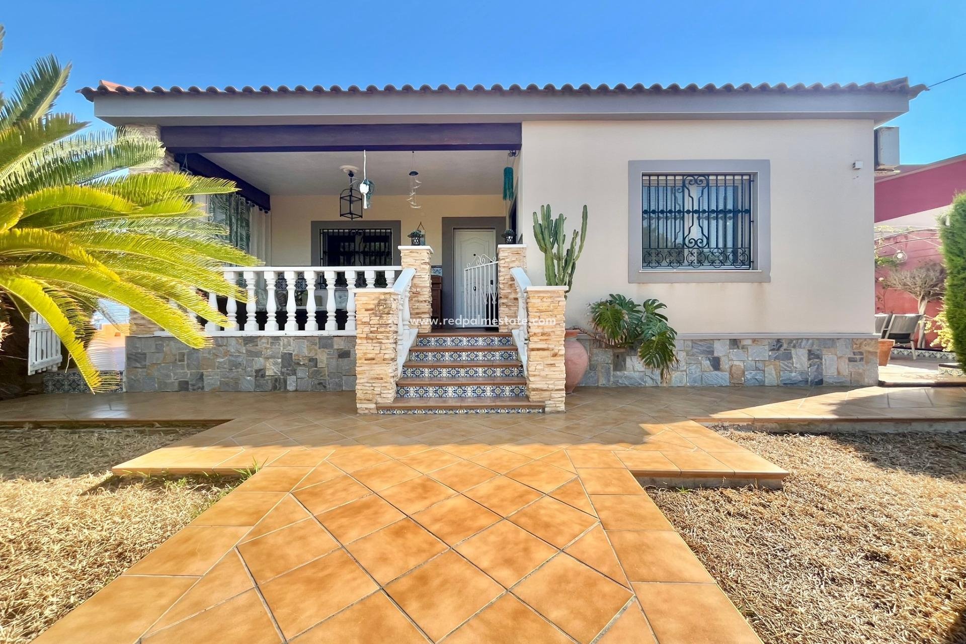 Resale - Villa -
Torrevieja - Los balcones