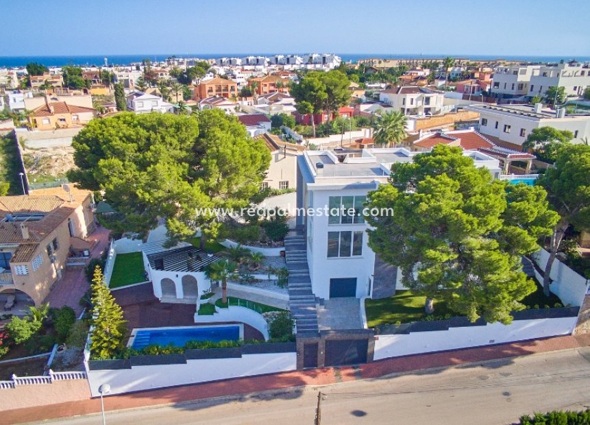 Resale - Villa -
Torrevieja - Los balcones