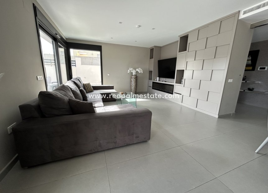 Resale - Villa -
Torrevieja - Los balcones