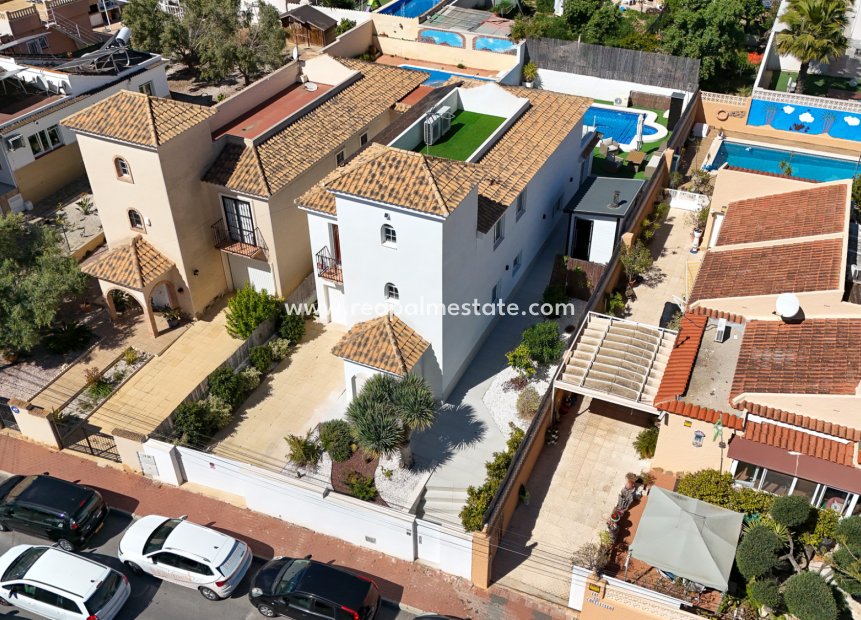 Resale - Villa -
Torrevieja - Los balcones
