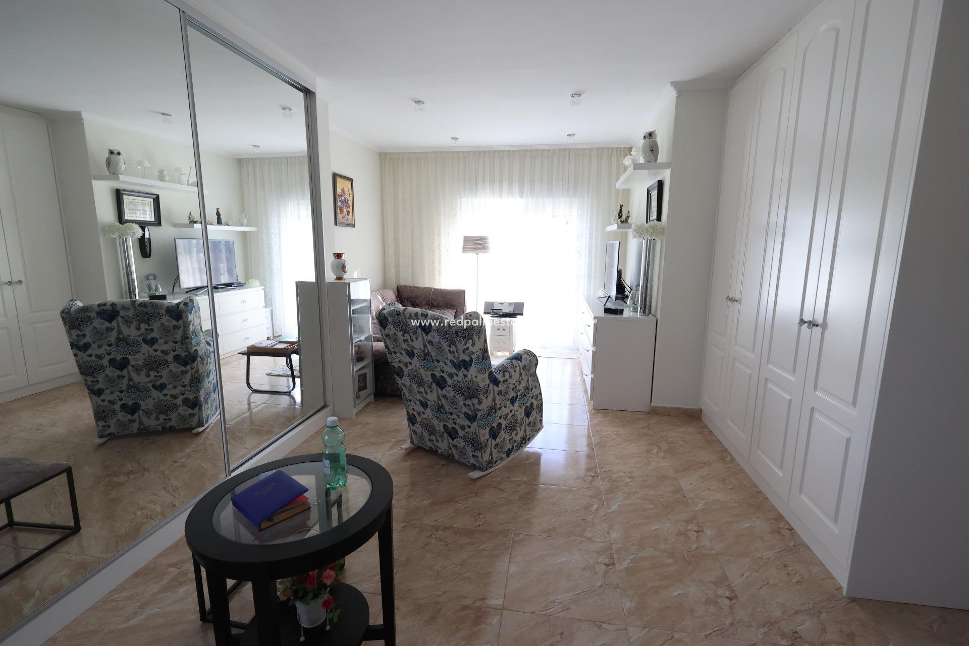 Resale - Villa -
Torrevieja - Los balcones
