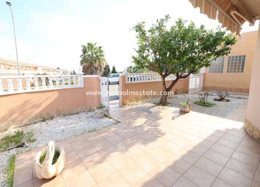 Resale - Villa -
Torrevieja - Los balcones