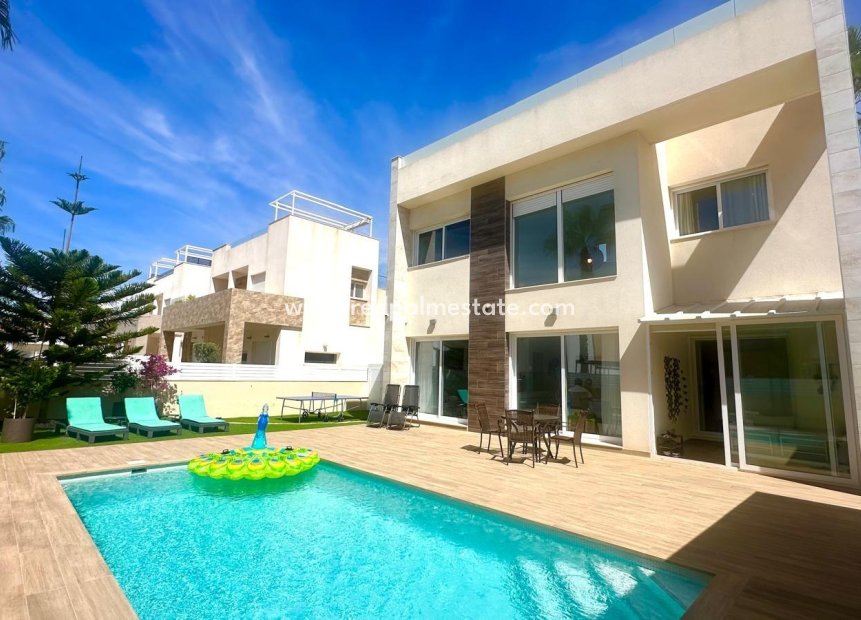 Resale - Villa -
Torrevieja - Miramar - Torre Del Moro