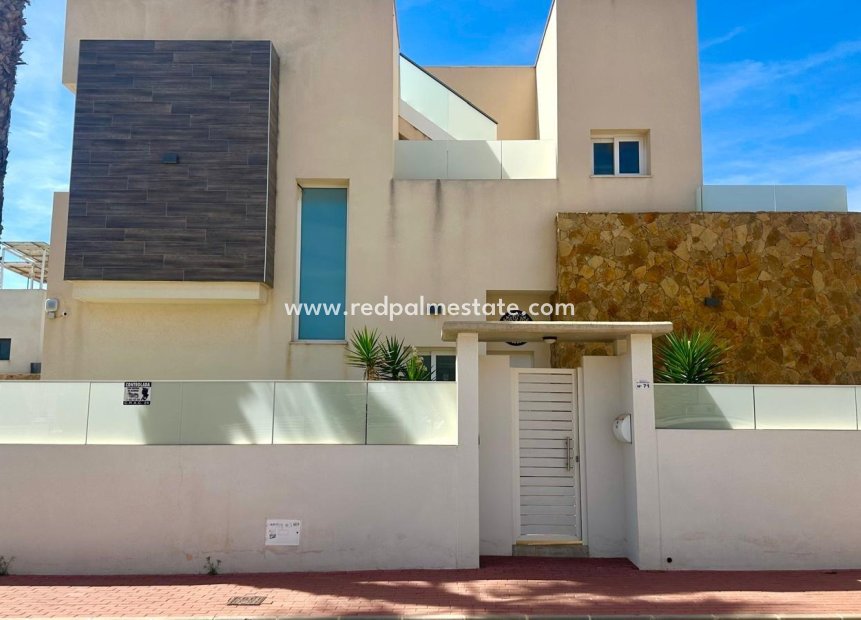 Resale - Villa -
Torrevieja - Miramar - Torre Del Moro
