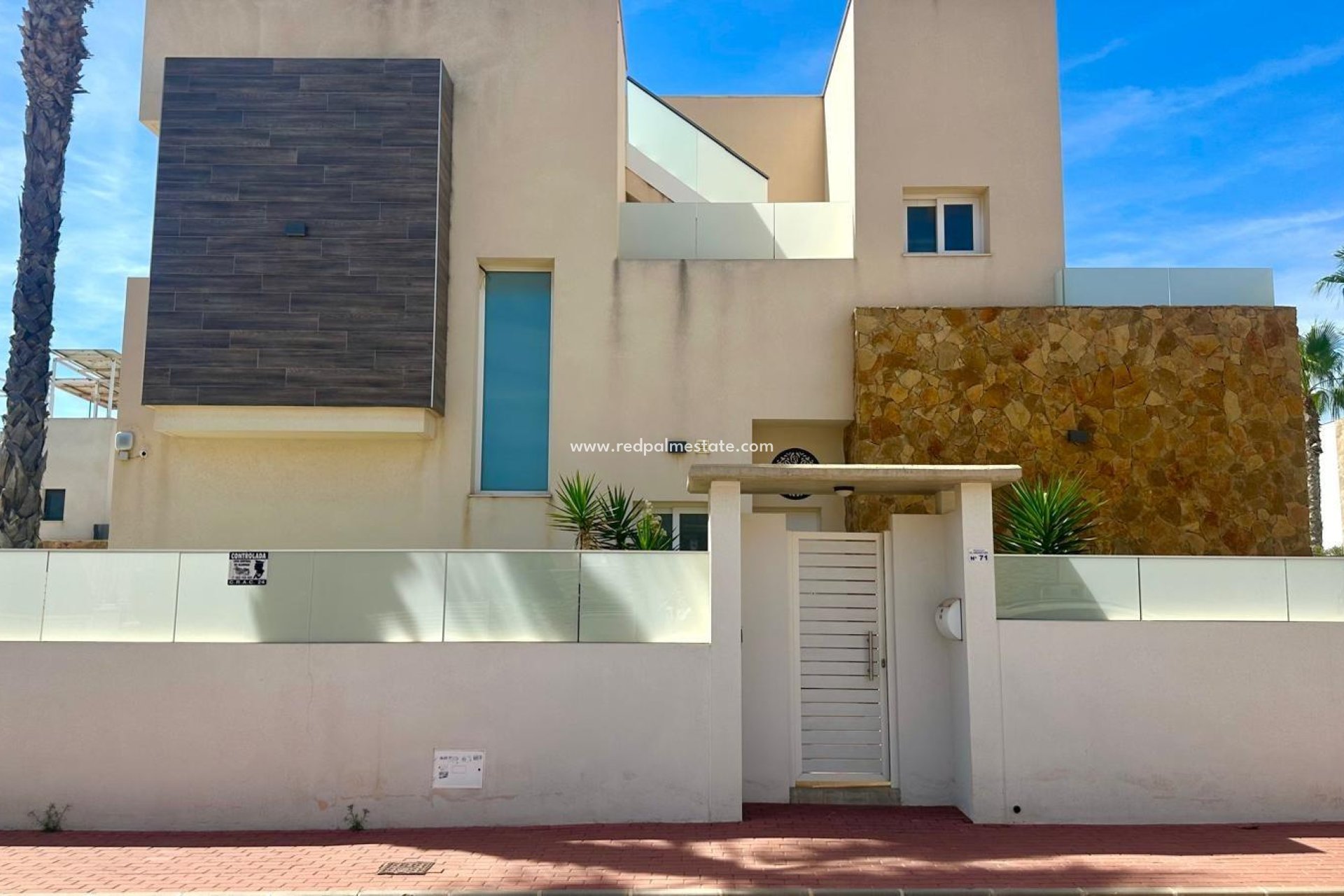 Resale - Villa -
Torrevieja - Miramar - Torre Del Moro