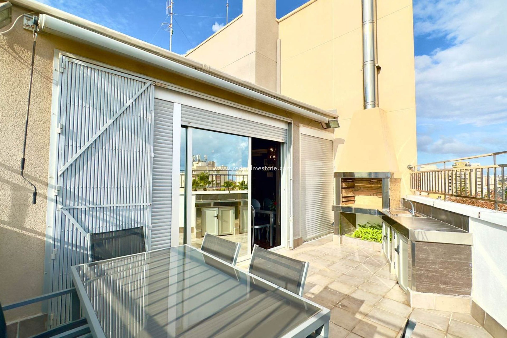 Resale - Villa -
Torrevieja - Nueva Torrevieja - Aguas Nuevas