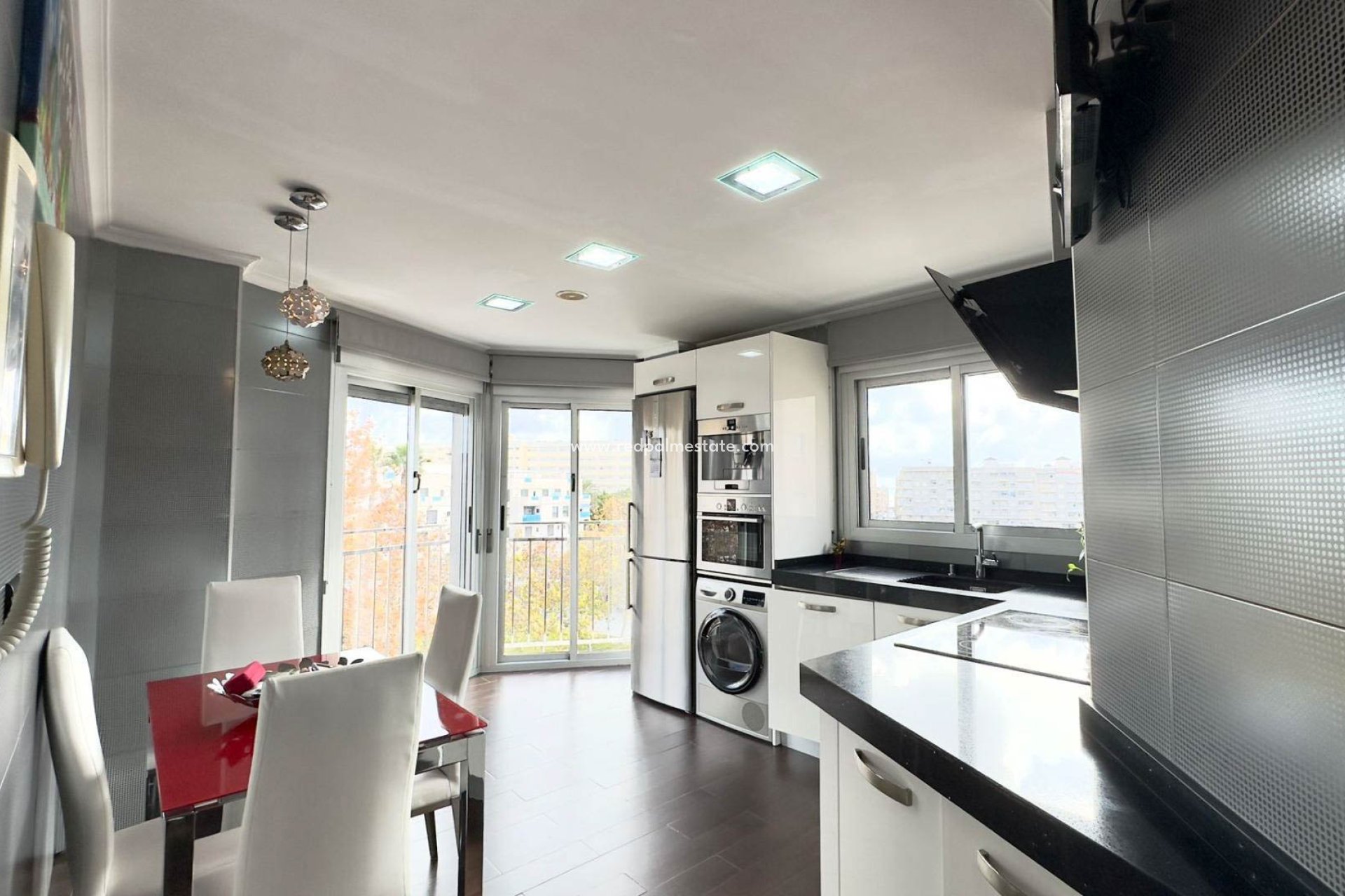 Resale - Villa -
Torrevieja - Nueva Torrevieja - Aguas Nuevas