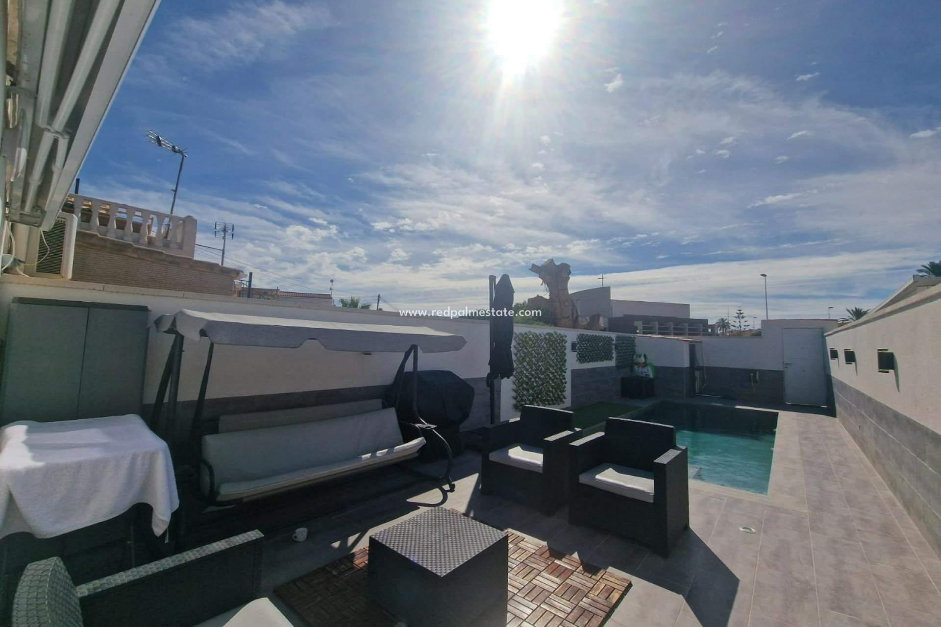 Resale - Villa -
Torrevieja - Paseo maritimo