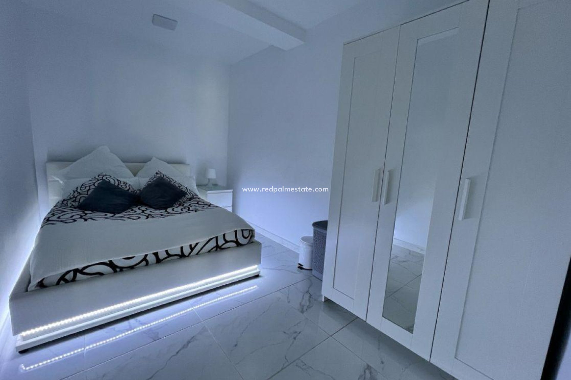 Resale - Villa -
Torrevieja - Paseo maritimo