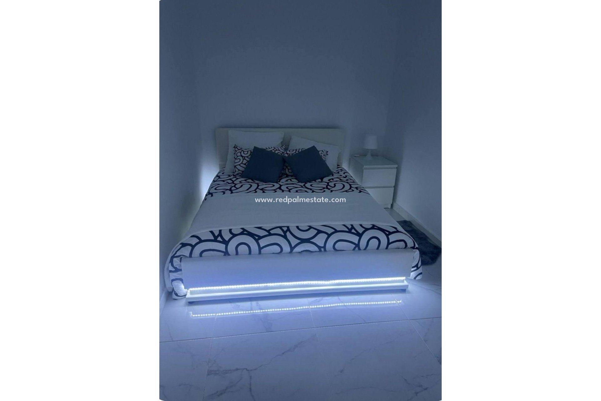 Resale - Villa -
Torrevieja - Paseo maritimo