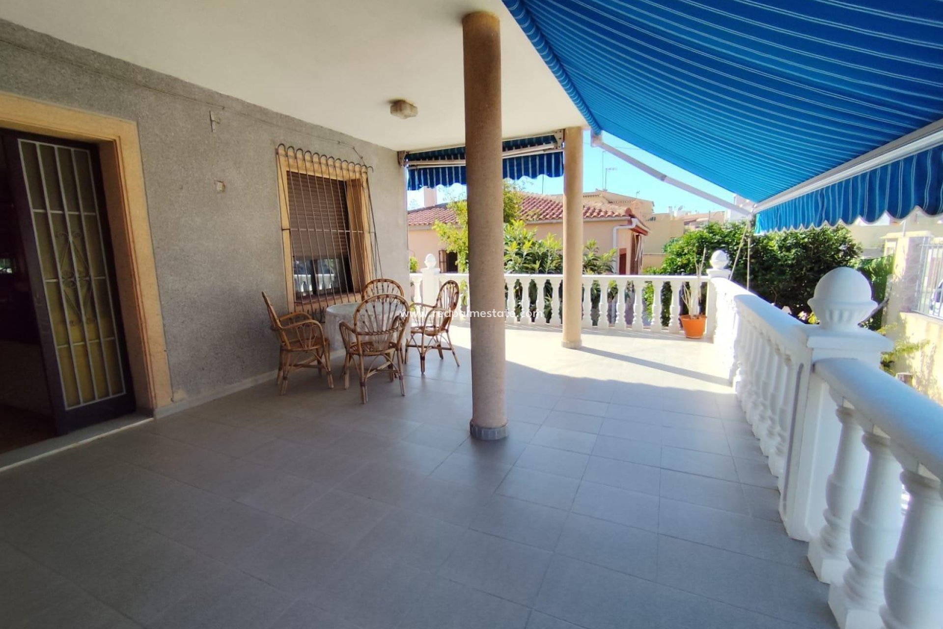 Resale - Villa -
Torrevieja - Playa de los locos