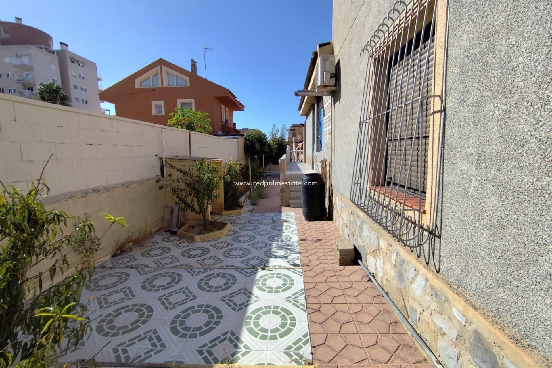 Resale - Villa -
Torrevieja - Playa de los locos