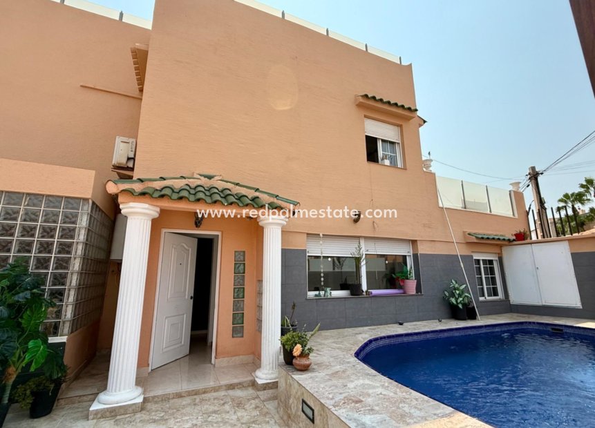 Resale - Villa -
Torrevieja - Playa del cura