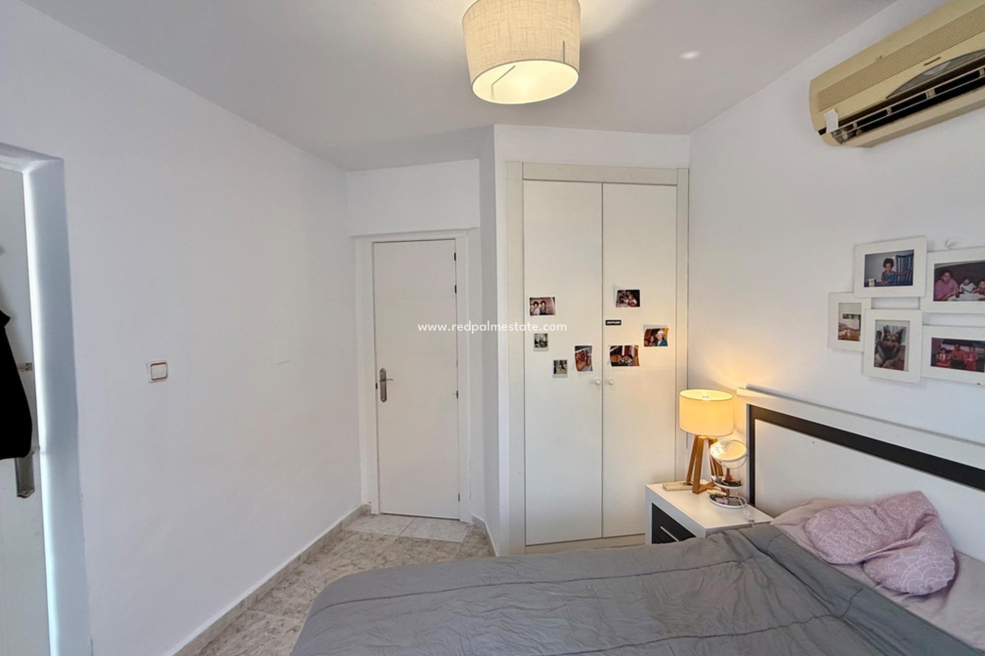 Resale - Villa -
Torrevieja - Playa del cura