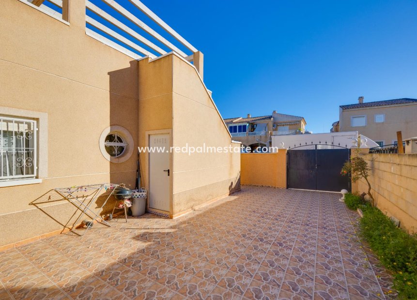 Resale - Villa -
Torrevieja - Pueblo - Centro