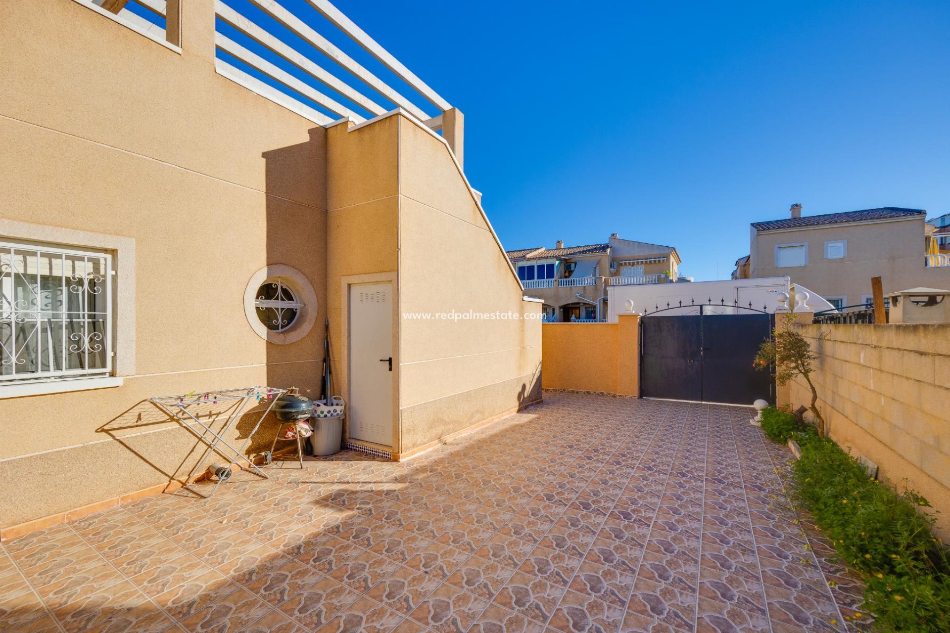 Resale - Villa -
Torrevieja - Pueblo - Centro